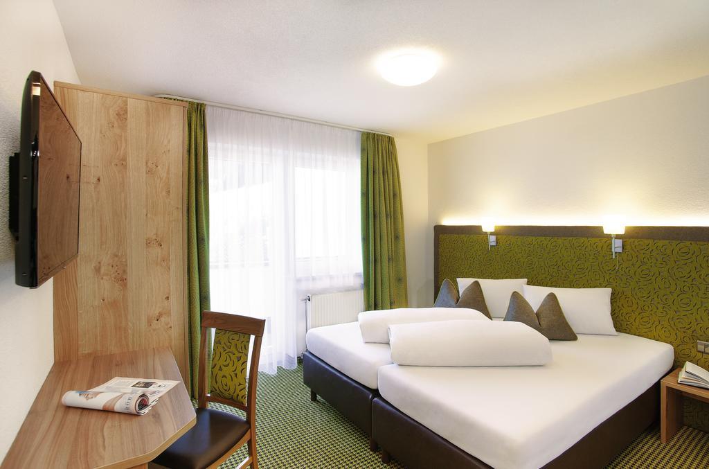 Hotel Garni Chasa Sulai Ischgl Oda fotoğraf